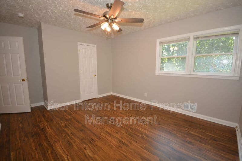 Atlanta House: 1864 Flintwood Dr Se