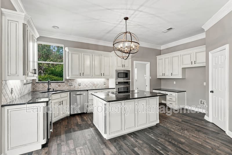 Arlington House: 2114 Bay Club Drive