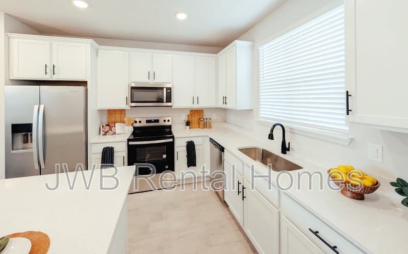 Jacksonville Townhome: 160 Barstow Pl
