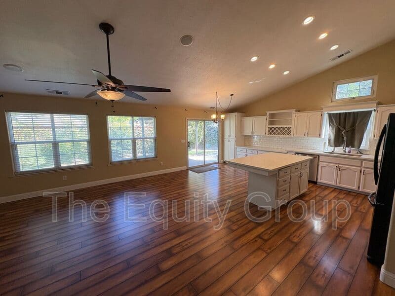 Visalia House: 3524 S. Lincoln Ct