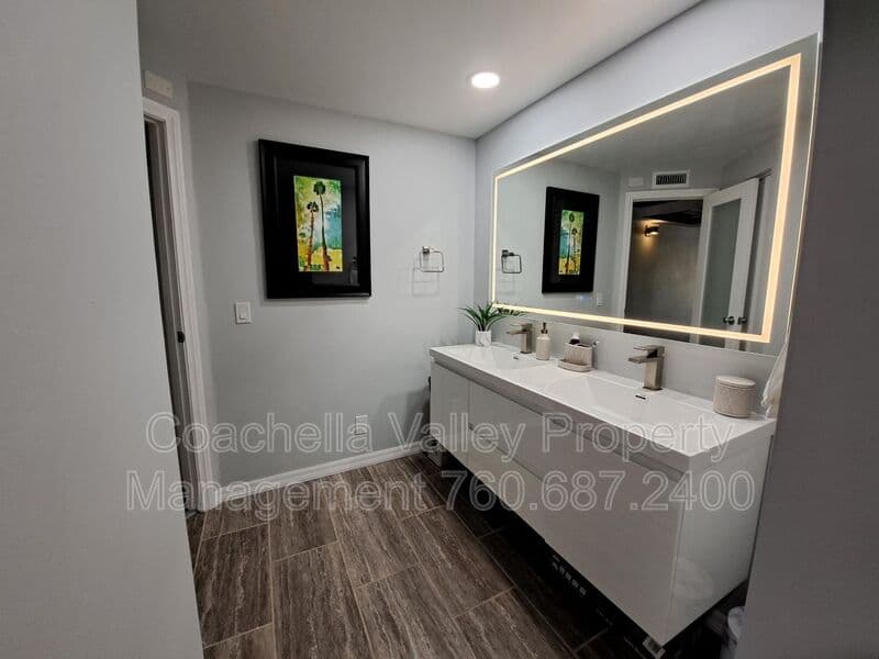 Palm Springs Condo: 5300 E Waverly Dr