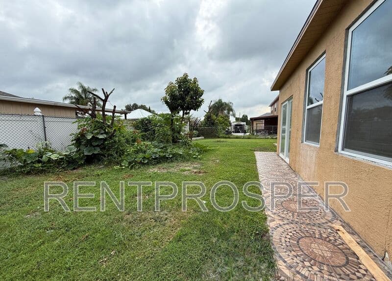 Kissimmee House: 677 Elbridge Dr