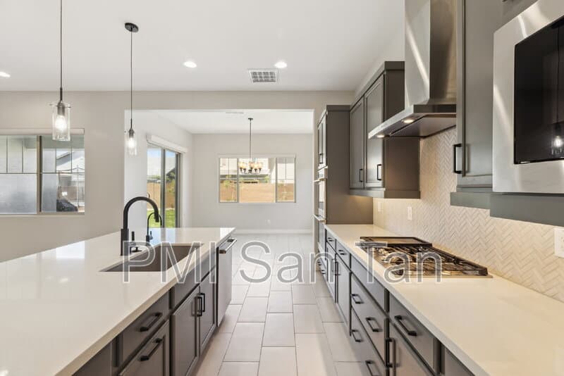 Queen Creek House: 20598 East Avenida Del Valle Court