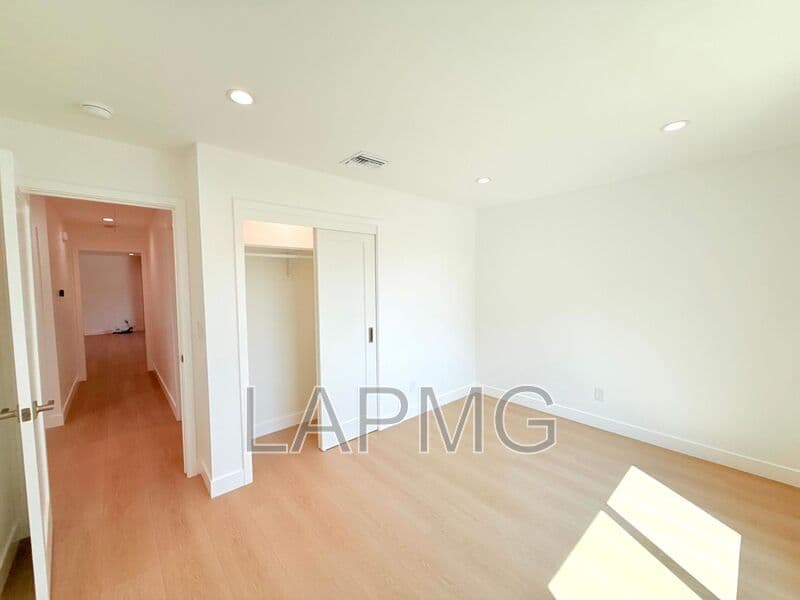 Pacoima House: 10839 Fellows Avenue