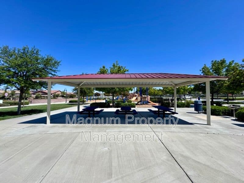 Murrieta House: 30197 Slate St
