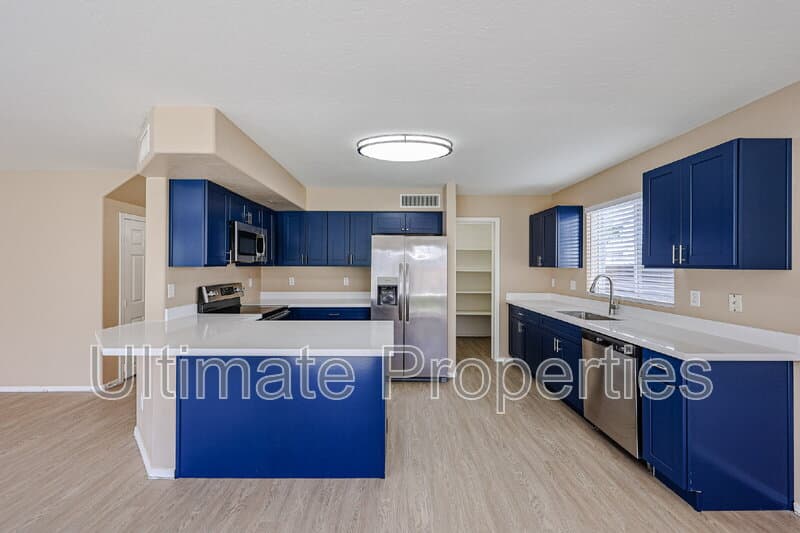 Surprise House: 11911 N 148th Ave