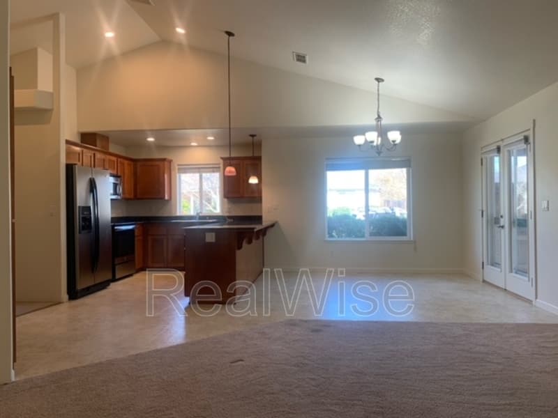 Grants Pass House: 1188 SW Derek Ln