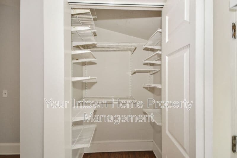 Atlanta House: 619 Cooledge Ave NE
