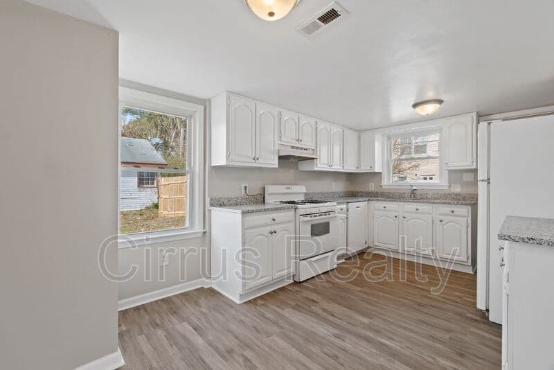 Portsmouth House: 6 Worden Pl