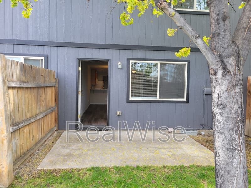 Redmond Townhome: 2478 SW Timber View Ct