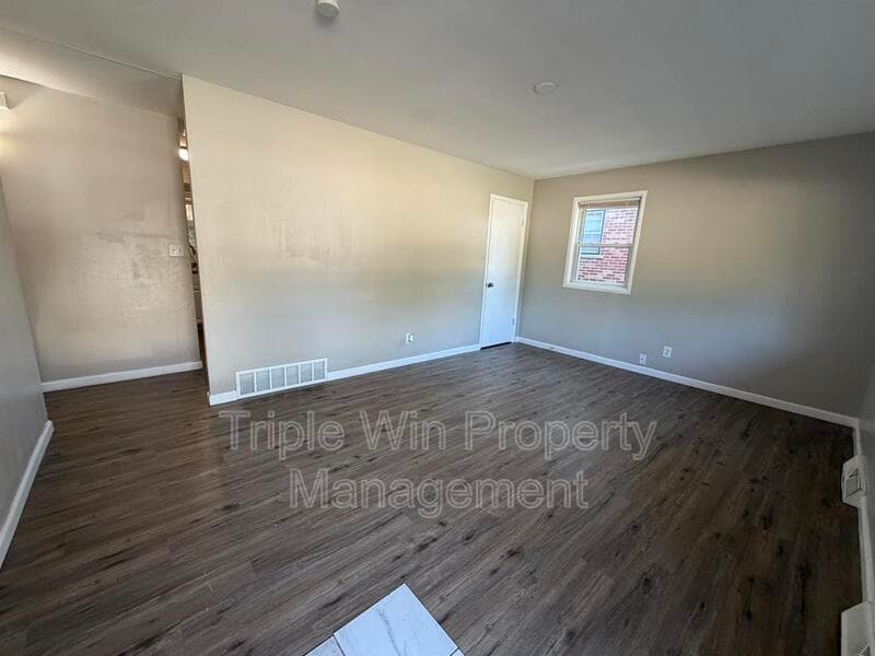 Saint Louis House: 1380 Cove Ln