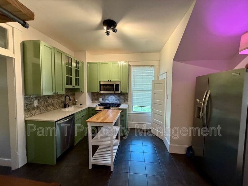 Savannah House: 611 W 44th St
