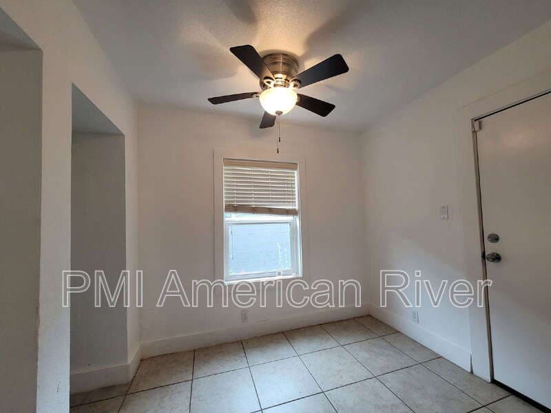 Sacramento House: 3116 40th St