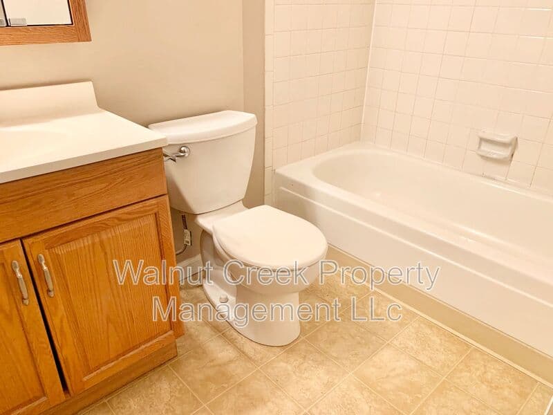Elyria Condo: 172 Brunswick