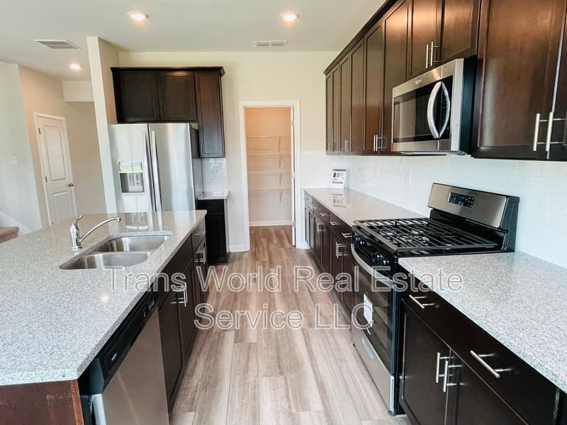 Braselton House: 5950 Green Ash