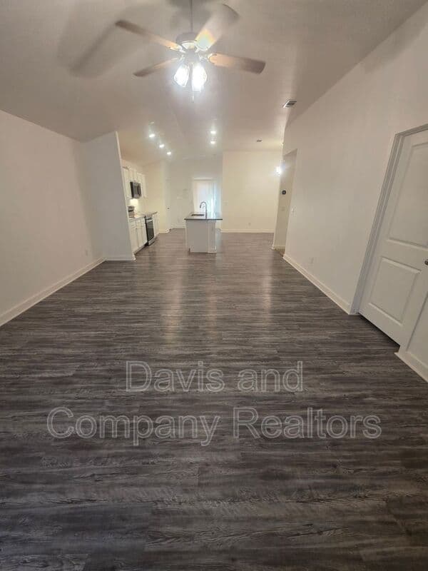 Midland House: 126 Pioneer Cir