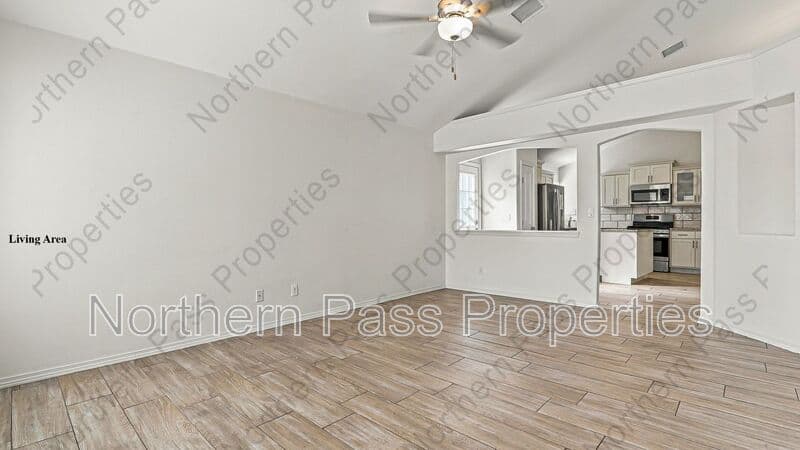 El Paso House: 15153 Composition