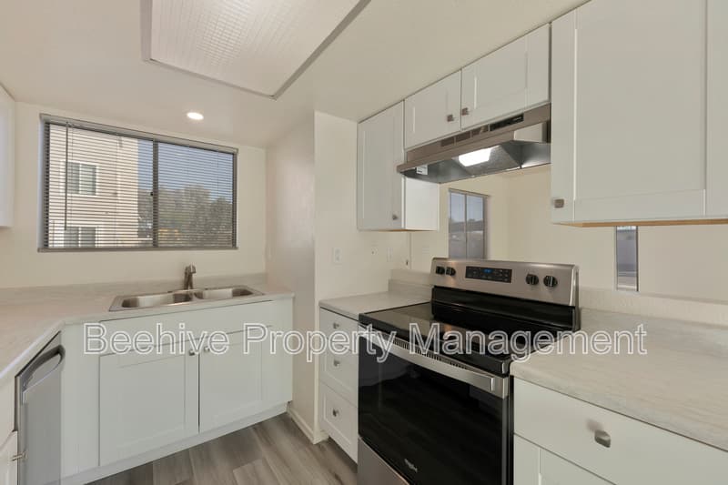 Phoenix House: 2732 E Culver St