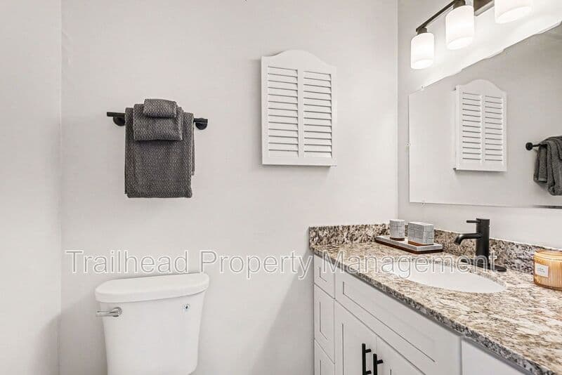 Overland Park House: 8455 Robinson Street