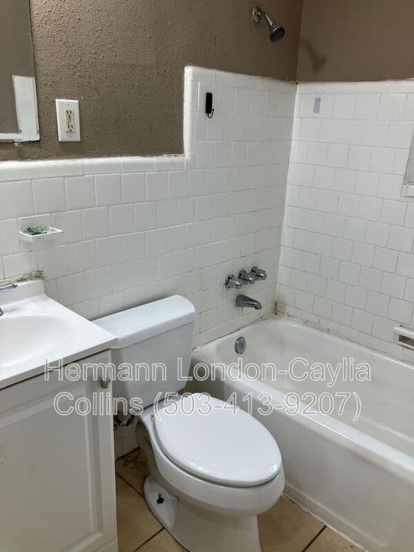 Saint Louis House: 4618 June Avenue