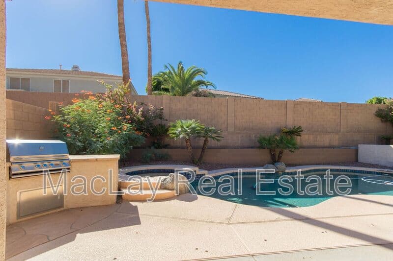 Chandler House: 3820 S Barberry Pl
