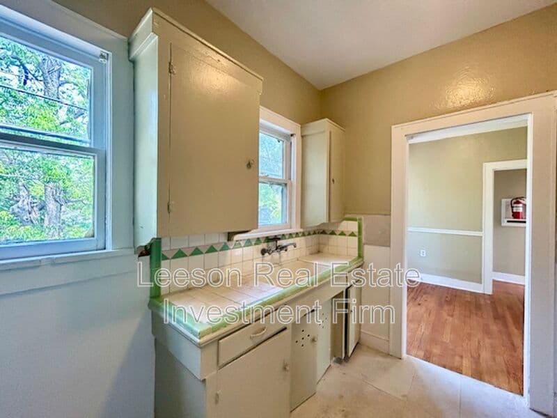 Shreveport House: 320 College A