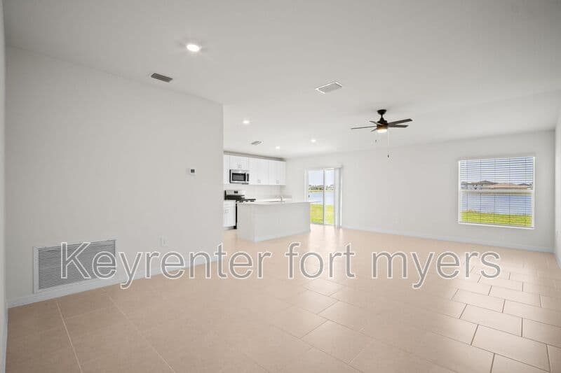 North Fort Myers House: 17633 Paradiso Way