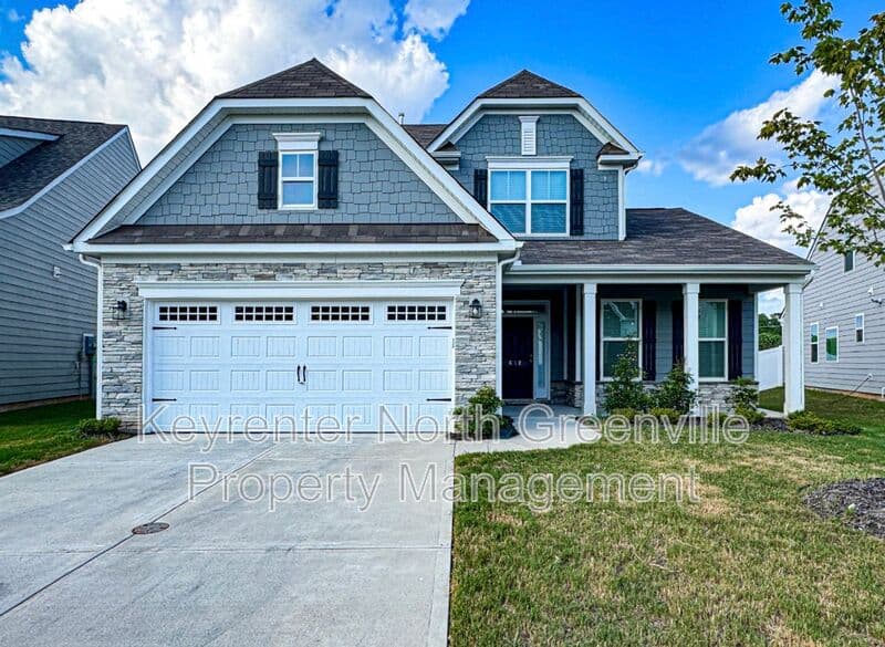 Simpsonville House: 612 Columbus Cir