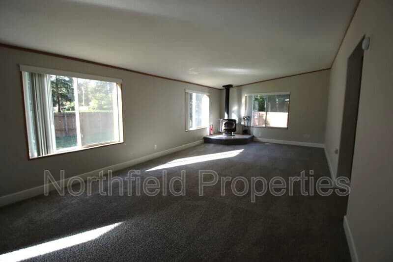 Tulalip House: 12105 26th Ave NE
