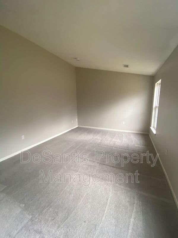 Mars Townhome: 640 Village Green Blvd East