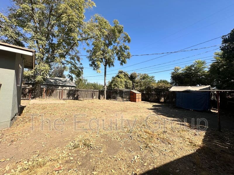 Tulare House: 534 South Los Angeles St