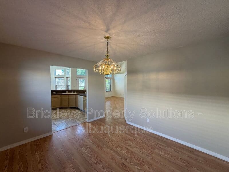 Albuquerque House: 6517 Glen Oak NE