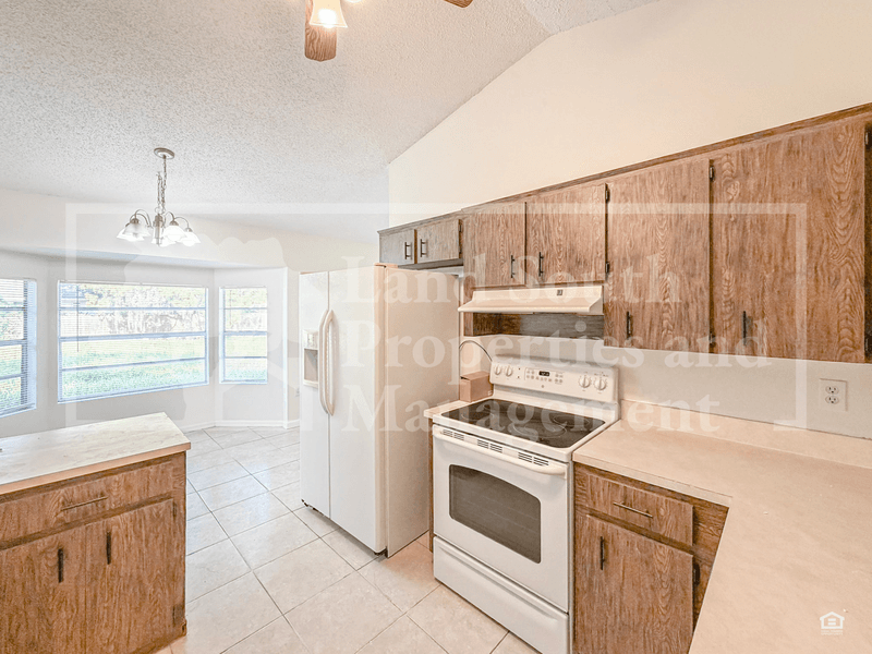 Lakeland House: 5011 Woodgreen Lane