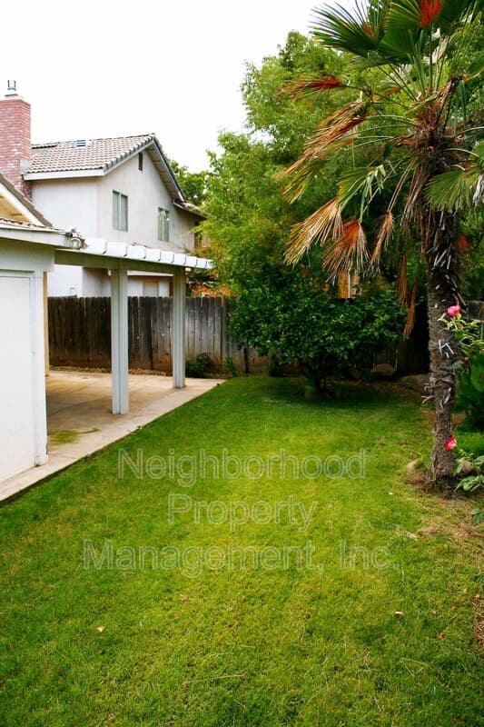 Fresno House: 3464 W. Robinwood Ln.