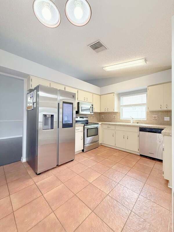 Valrico House: 1118 Hardwood Drive