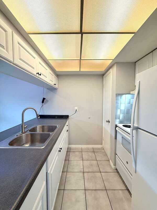 Largo Condo: 3716 137th Avenue North - B