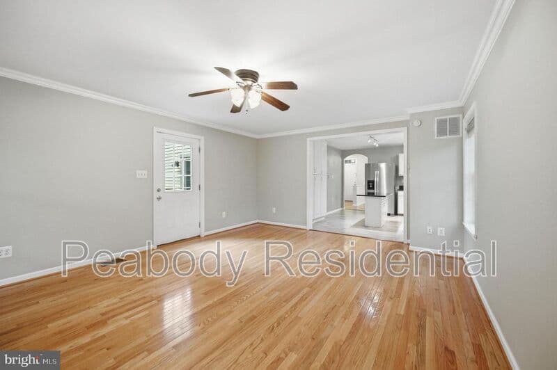 Reston House: 1649 Bennington Hollow Ln