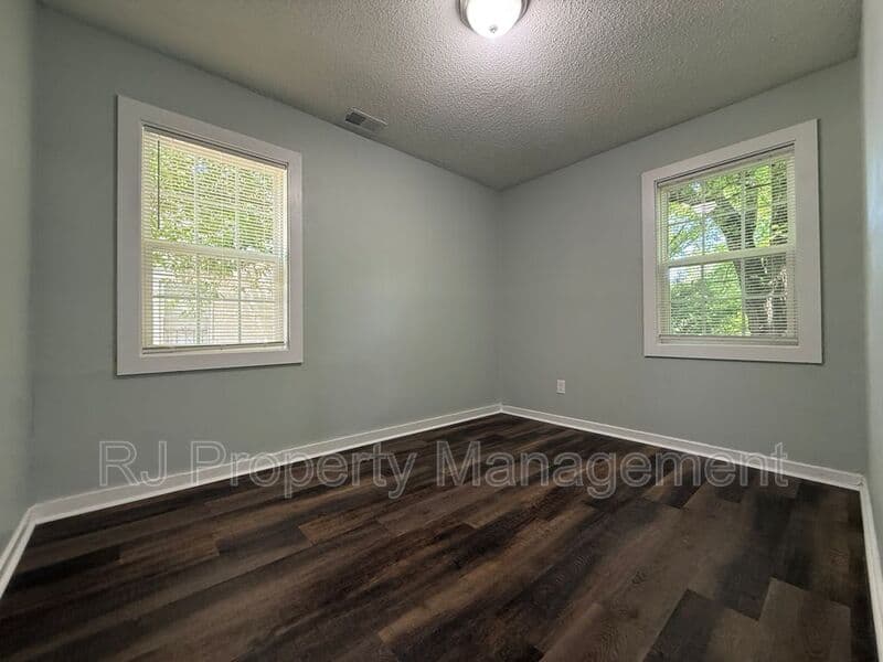 Memphis House: 332 Flynn Rd
