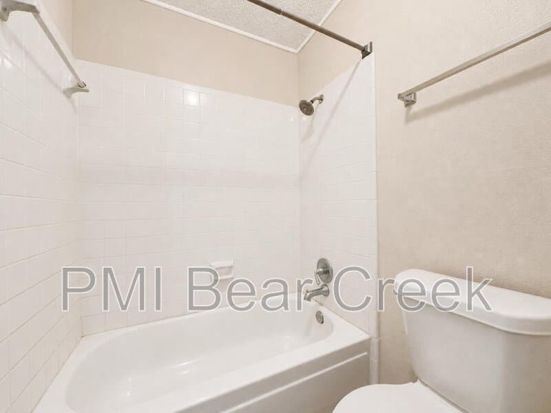 Houston Condo: 2120 El Paseo St