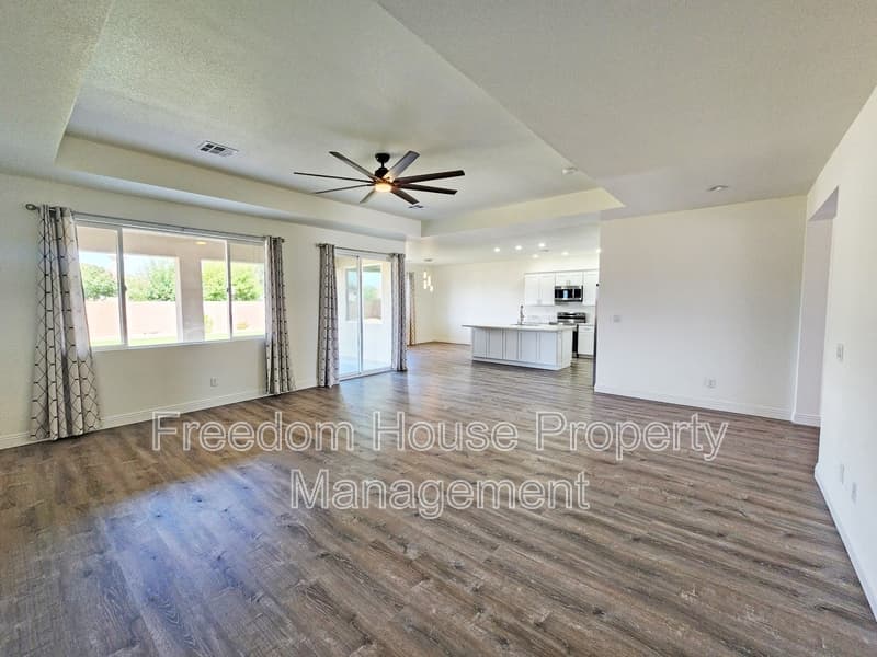 Pahrump House: 6660 Stubblefield Drive