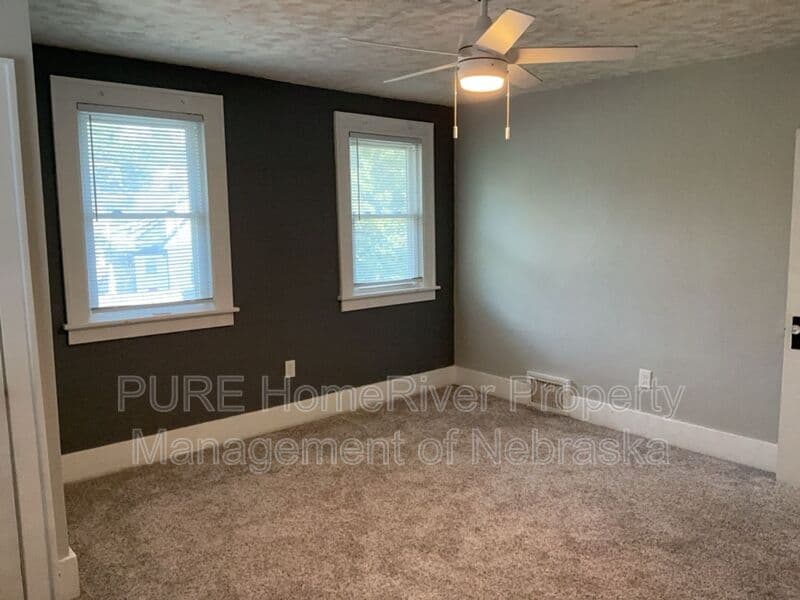 Omaha House: 1424 S 46th Street