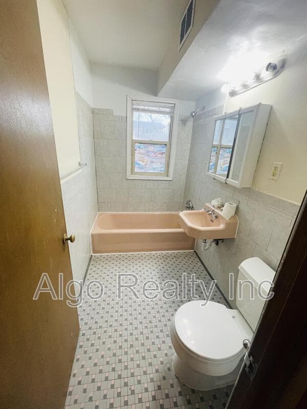 Minneapolis Condo: 2419 Plymouth Avenue North - 102