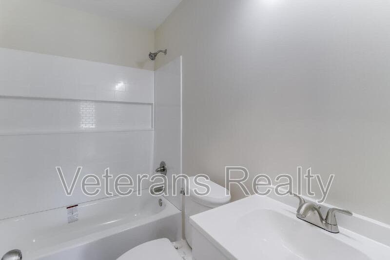 Long Beach House: 129 Quarles Street