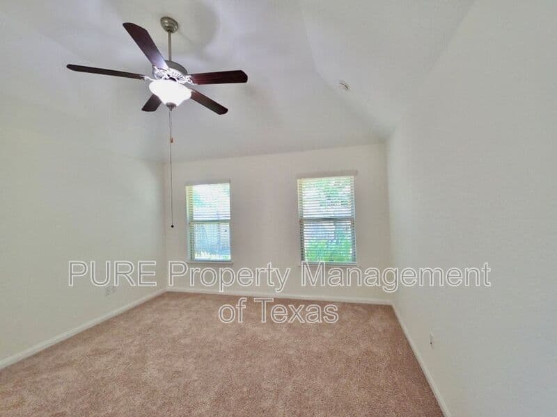 Austin House: 615 Linares Ln