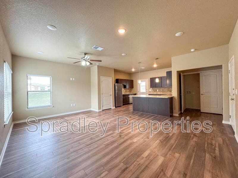 Belton Townhome: 1058A Hibiscus Dr