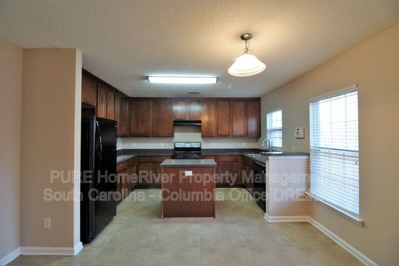 Columbia House: 581 Heron Glen Dr