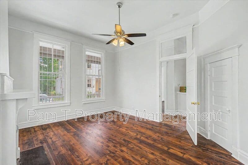 Savannah House: 512 E Waldburg Lane