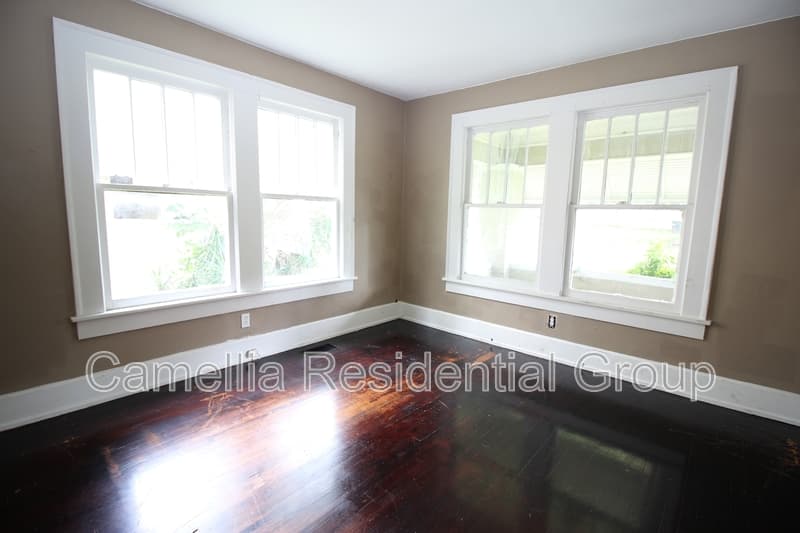 Birmingham House: 8211 Rugby Avenue