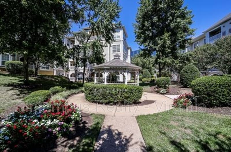 Alexandria Condo: 4550 Strutfield Ln