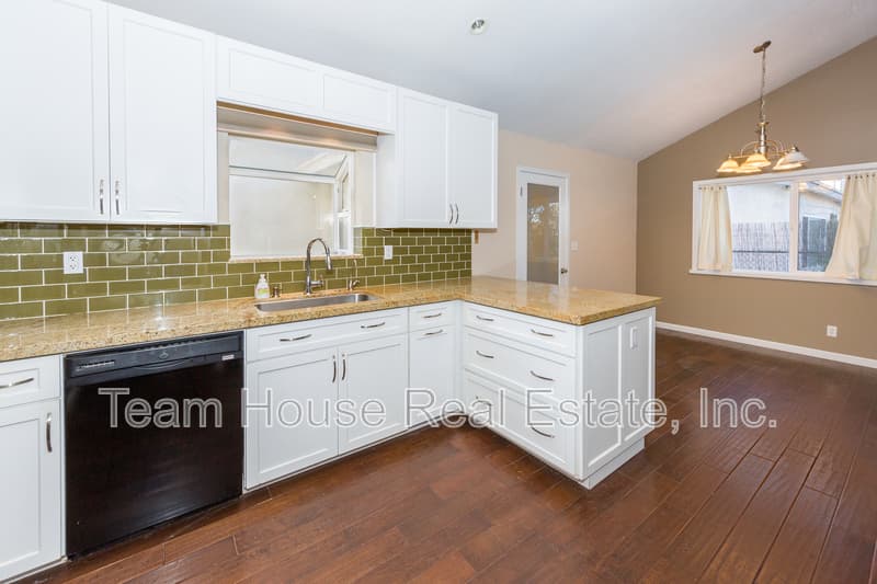 Santa Clarita House: 22327 Espuella Drive